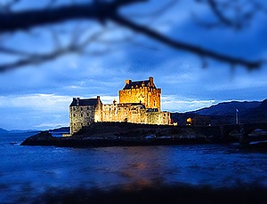 Eilean Donan Castle i Skottland på natten
