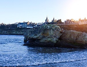 St Andrews stad nära havet i Skottland