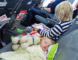 Flygresan till Thailand med barn