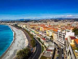 Havsutsikt och strandpromenaden i Nice