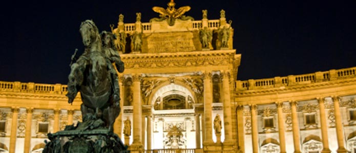 Wiens operahus på kvällen