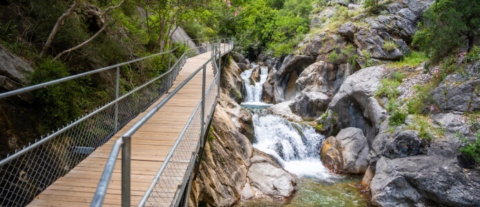 Ravinen Sapadere - bro och vattenfall